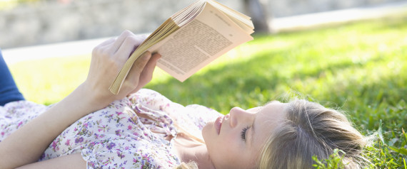 hold book read outside