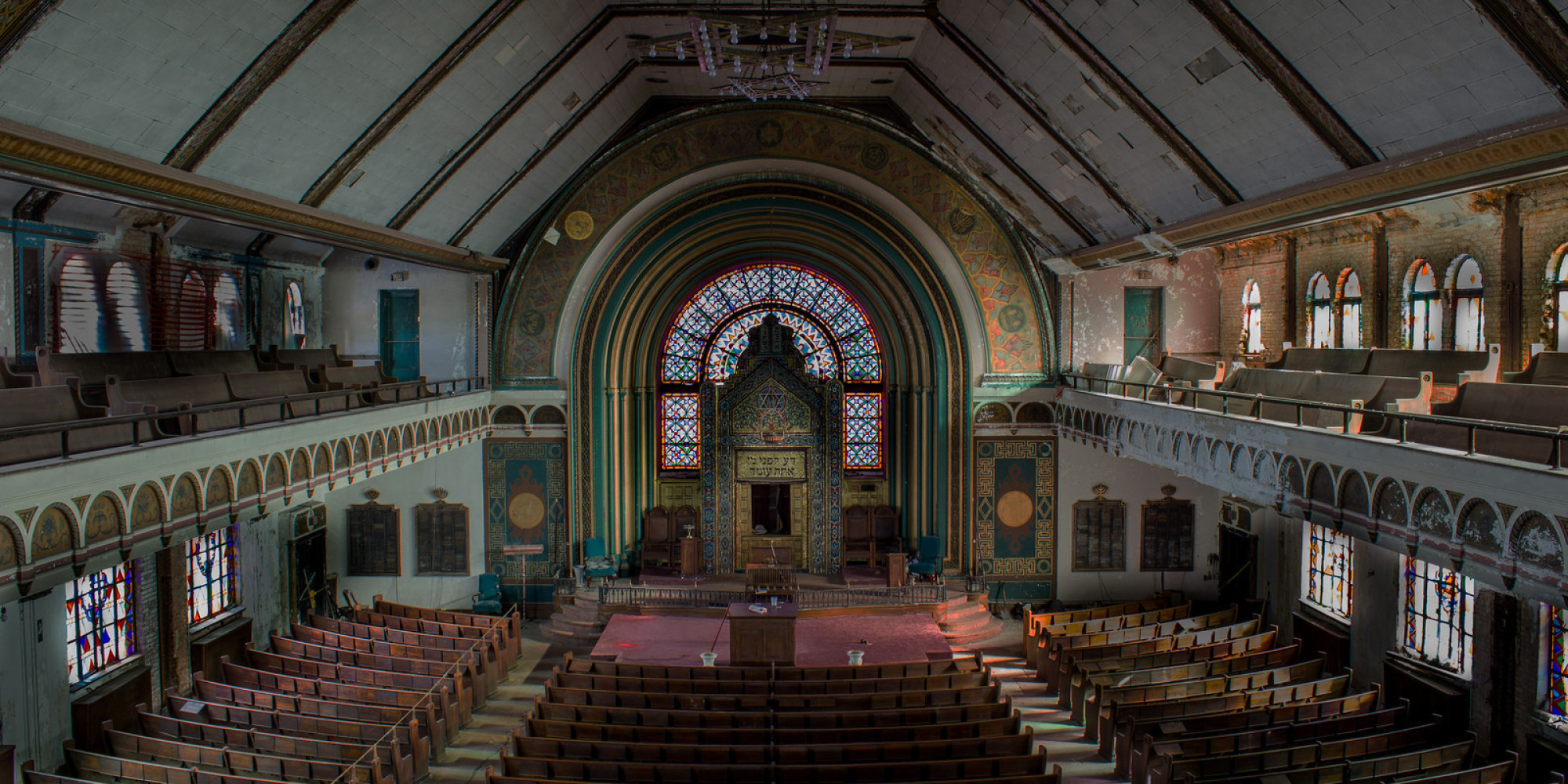This Abandoned Chicago Synagogue Is Hauntingly Stunning Even As It 