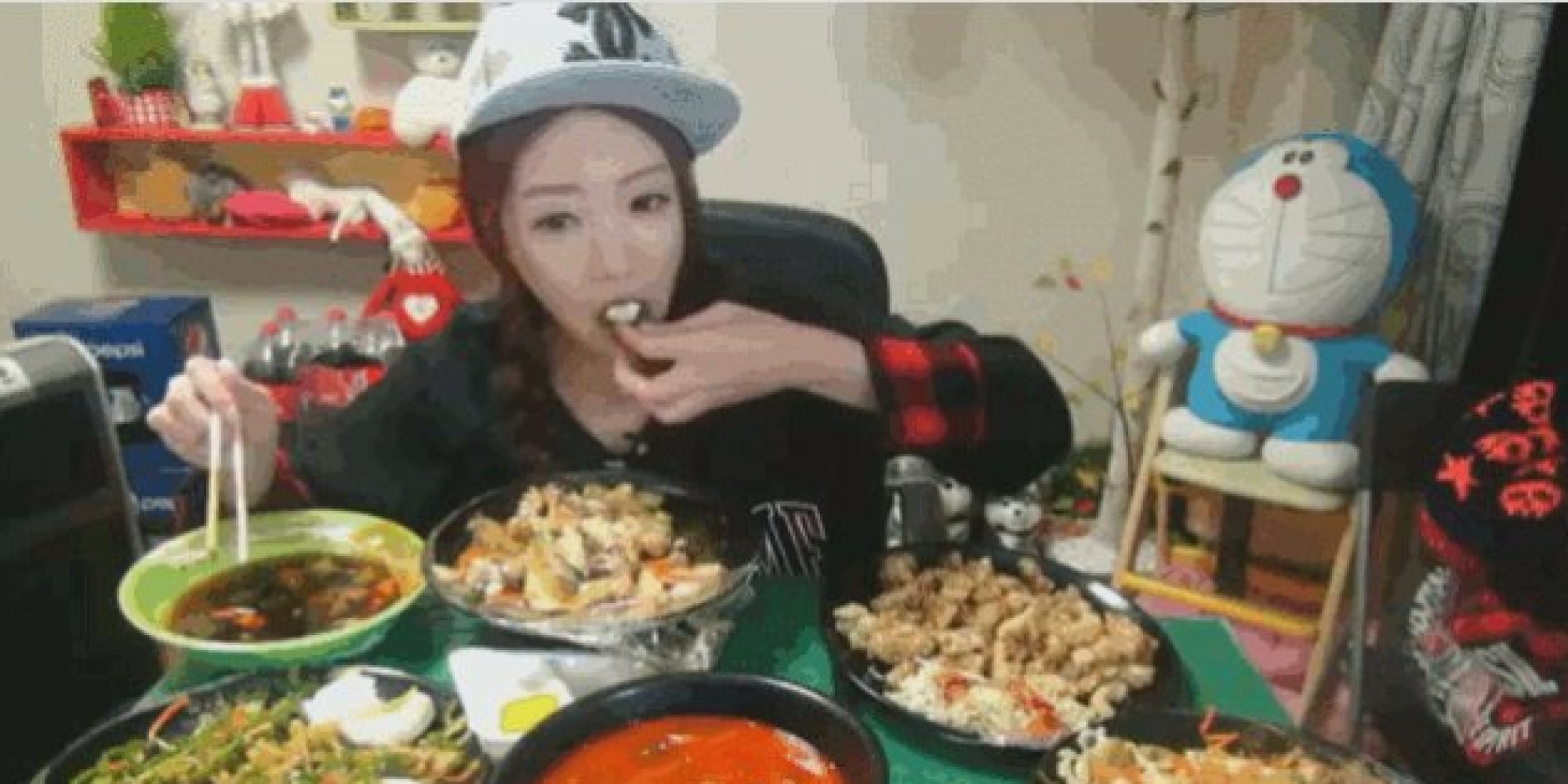 This Woman Makes 9 000 A Month Eating In Front Of A Webcam Huffpost