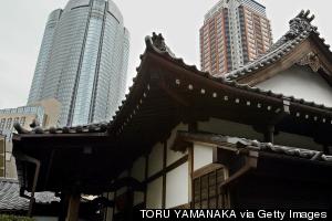 tokyo temple skyscrapers