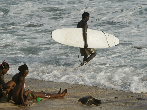 Women Flock To Senegal For Sex