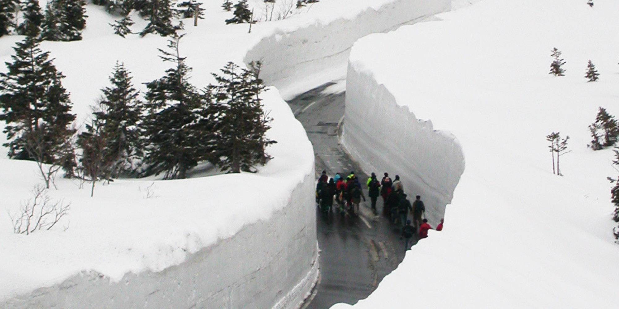 you-think-you-have-it-bad-here-s-one-of-the-snowiest-places-on-earth