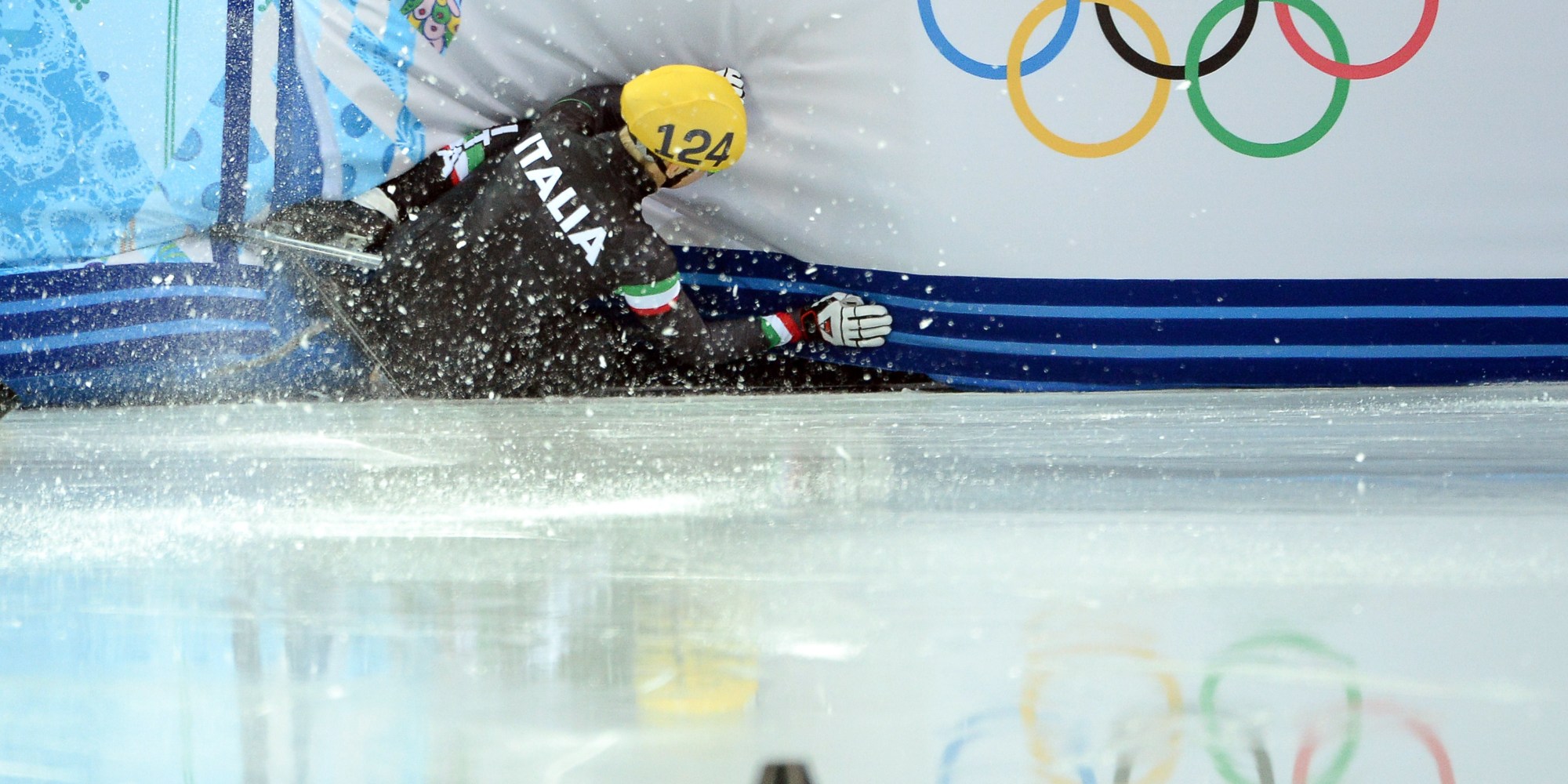Speedskating Crash Helps China's Li Jianrou Win Gold Medal In 500m