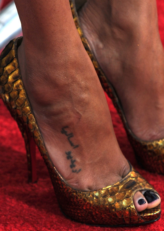 Zoe Saldana's Back Tattoo: Translation Needed 