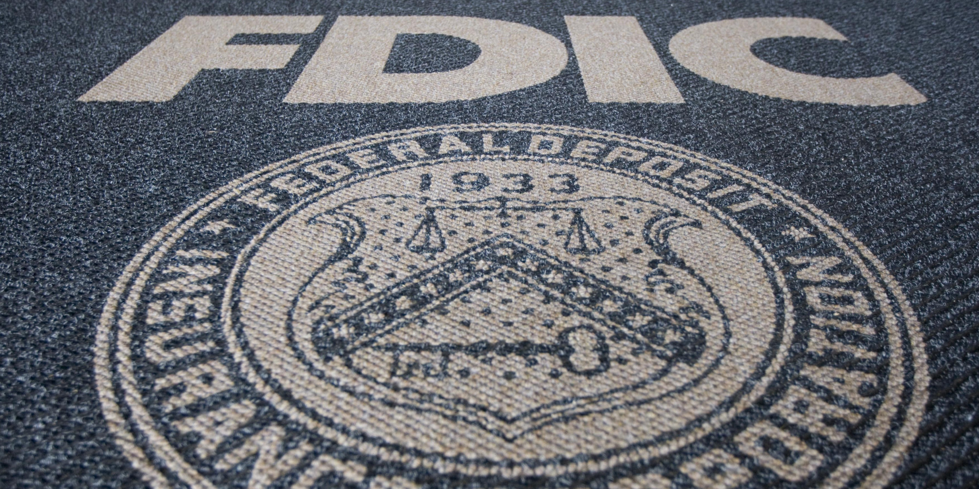 fdic-sues-16-big-banks-for-rigging-libor-rates-huffpost