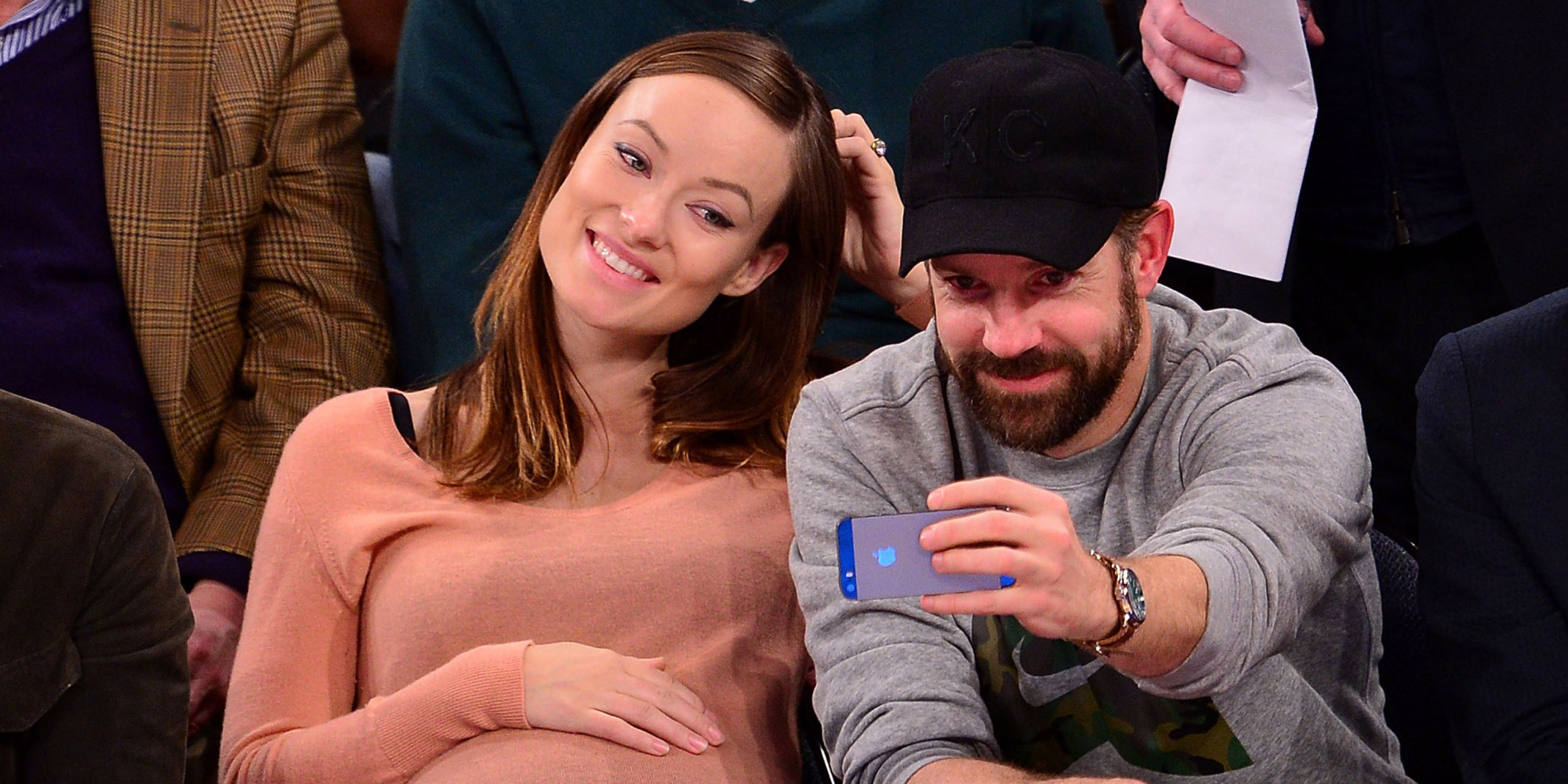 Jason Sudeikis And Olivia Wilde Take A Courtside Selfie | HuffPost