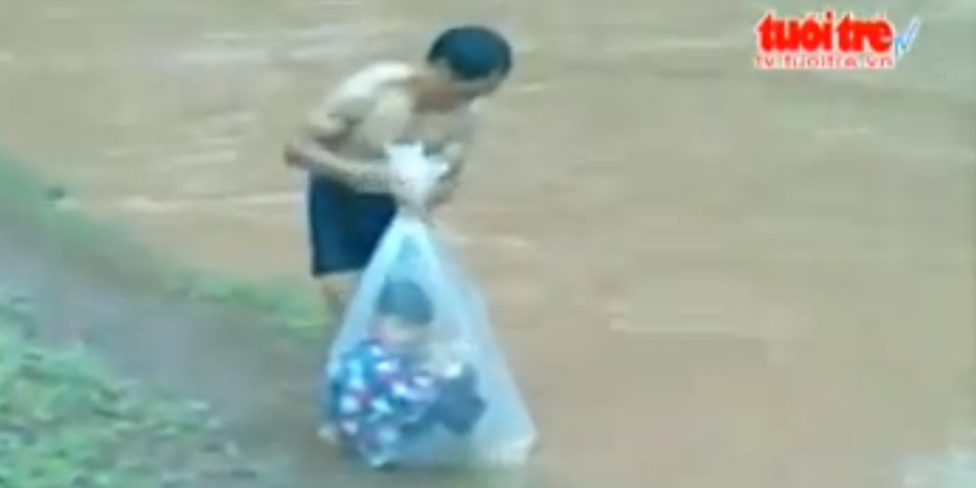 To Get To School These Vietnamese Kids Float Across A Swollen River In