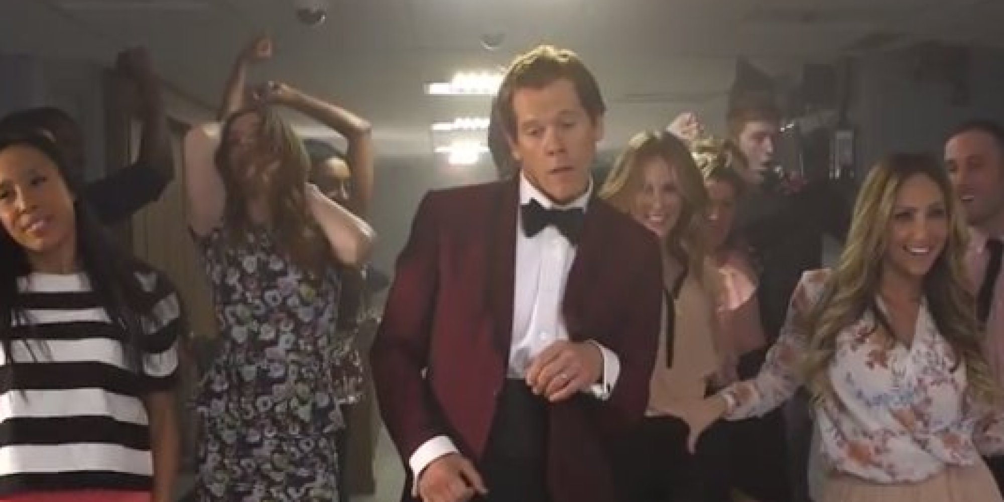 Kevin Bacon Does Epic 'Footloose' Entrance On 'The Tonight Show' After