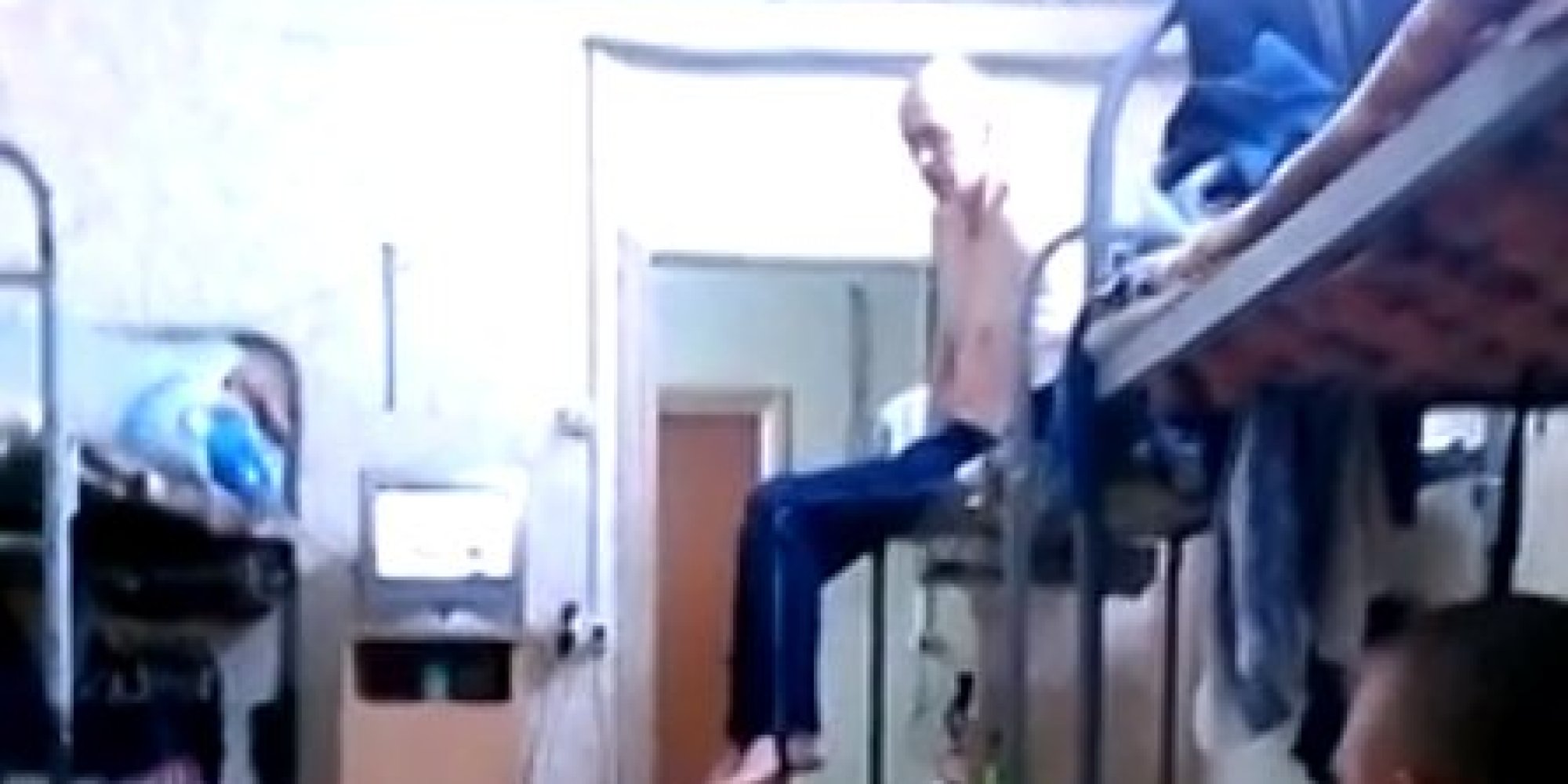 Why You Should Never Choose The Top Bunk If You're Drunk (VIDEO
