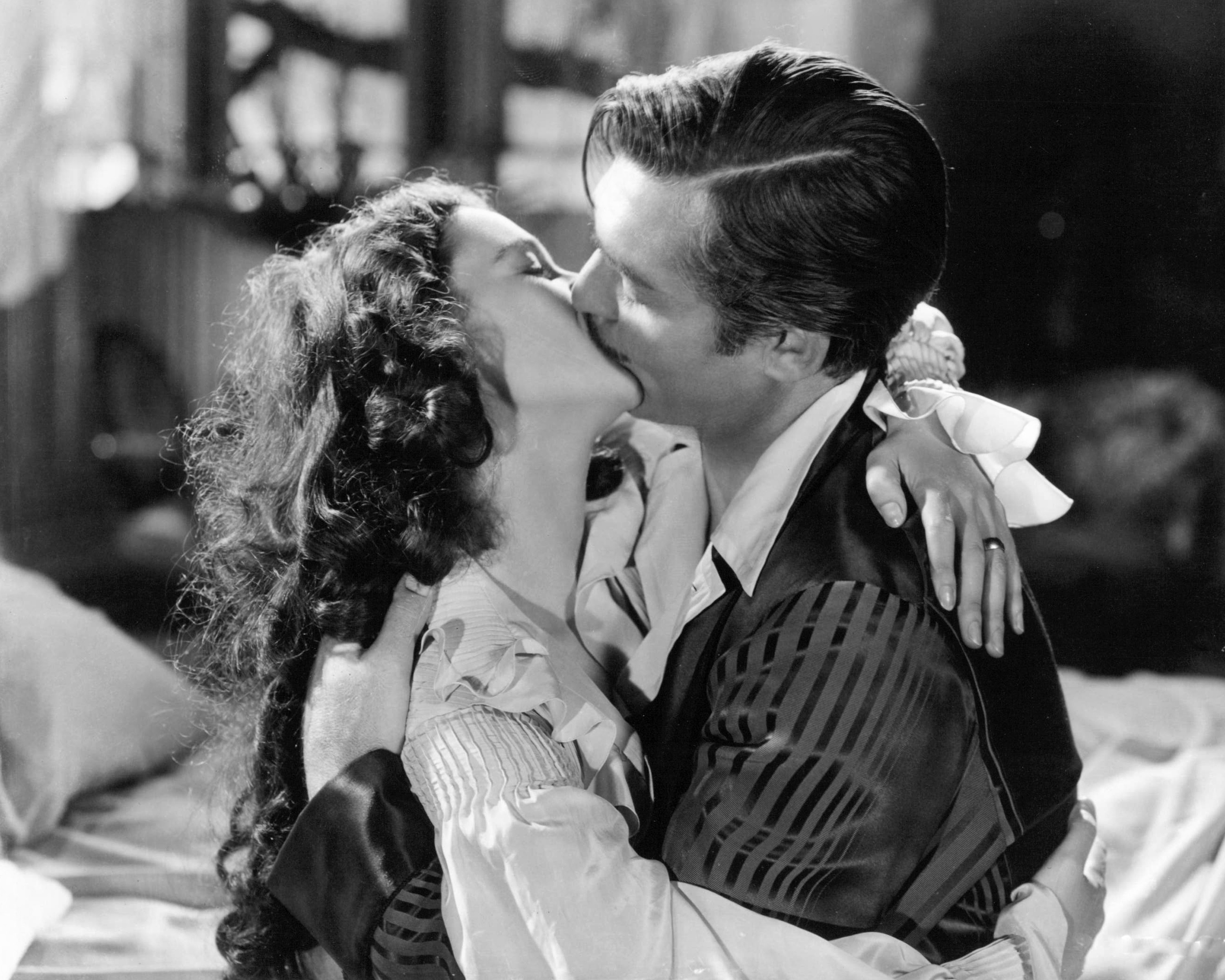 11 Classic Hollywood Kisses That Will Send Shivers Down Your Spine 