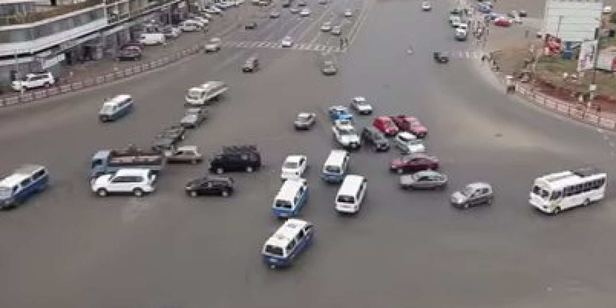 This Crazy Road Intersection In Ethiopia Has No Traffic Lights (VIDEO