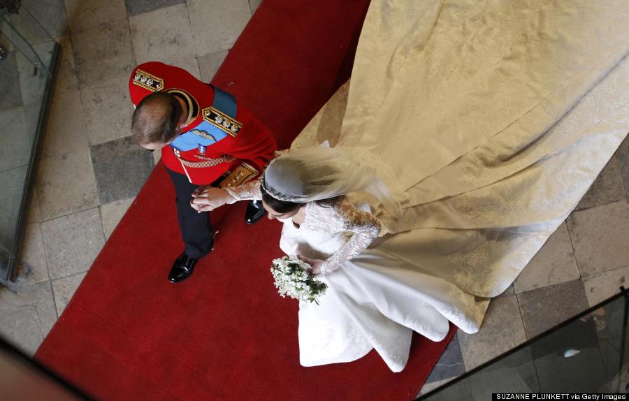 Kate Middleton S Wedding Dress Still Holds Up Photos