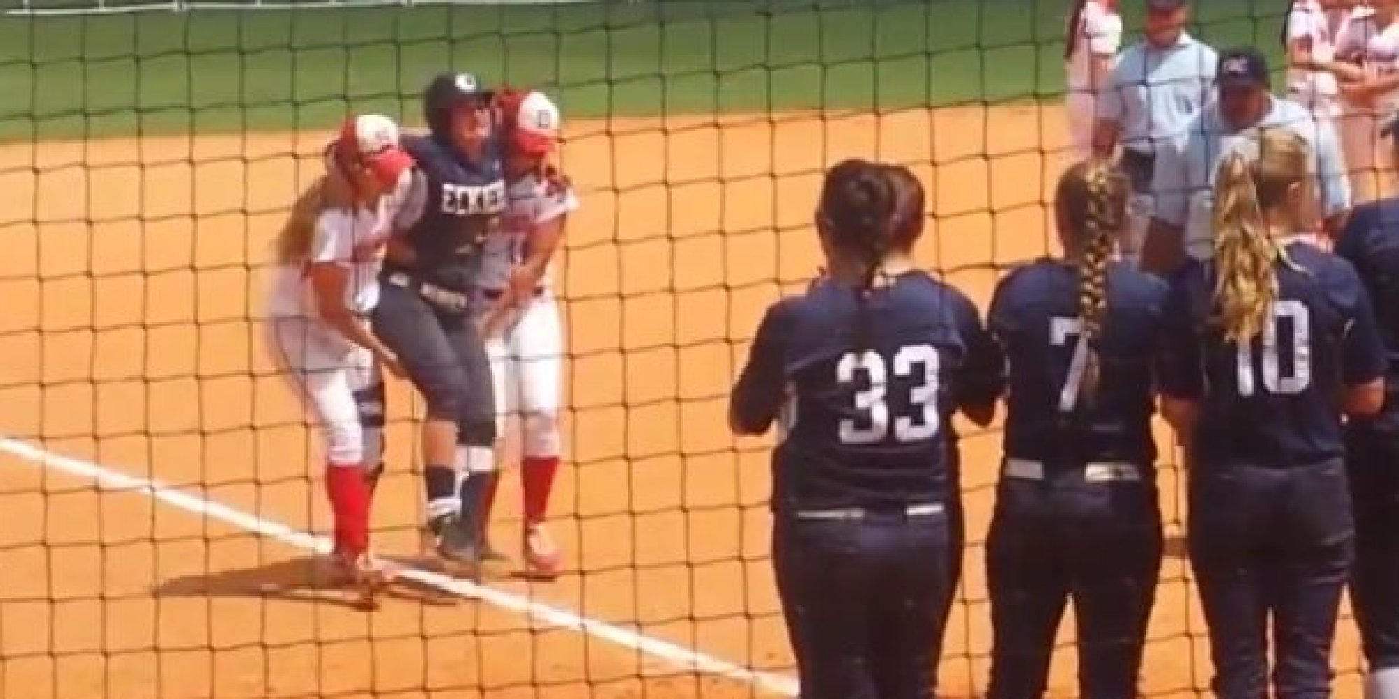 Opposing Team S Beautiful Act Of Sportsmanship For Injured Player Will Make You Cry Huffpost