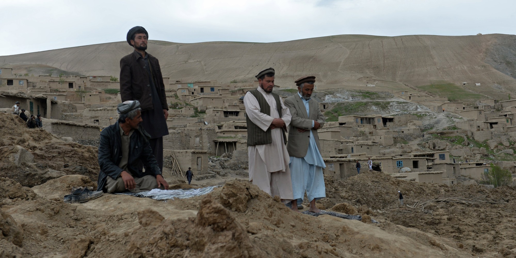 o-AFGHANISTAN-LANDSLIDE-facebook.jpg