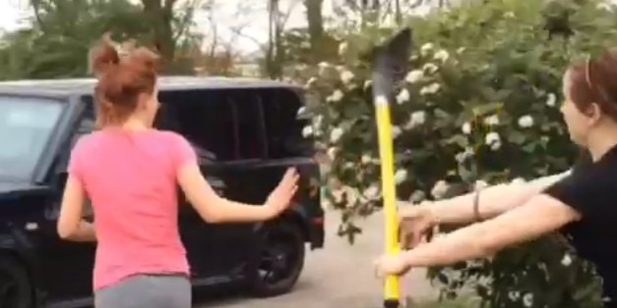 Girls Fight Ends With Shovel To The Head Video Huffpost 3485