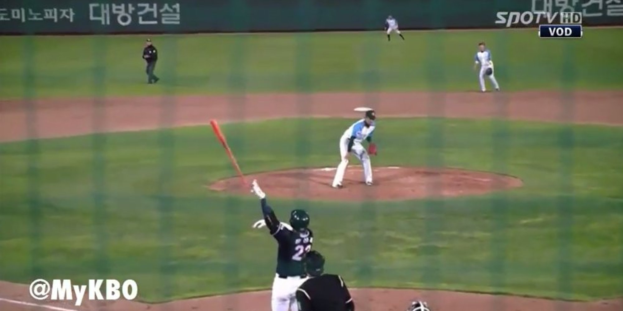 Korean Baseball Player Flips Bat Like A Champion (VIDEO) HuffPost