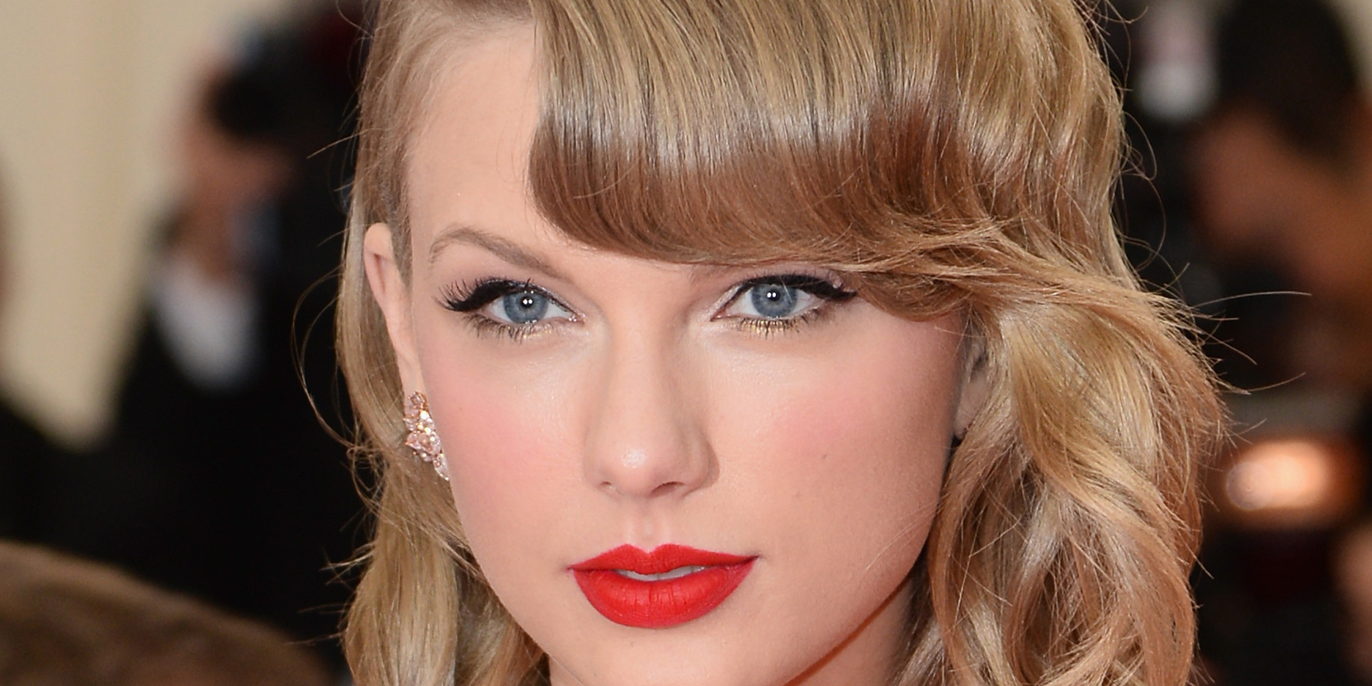 Taylor Swift Makeup Tips Her Exact Red Lipstick Shade