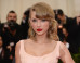 Taylor Swift Shares Photo Of Extremely Adorable Kitten