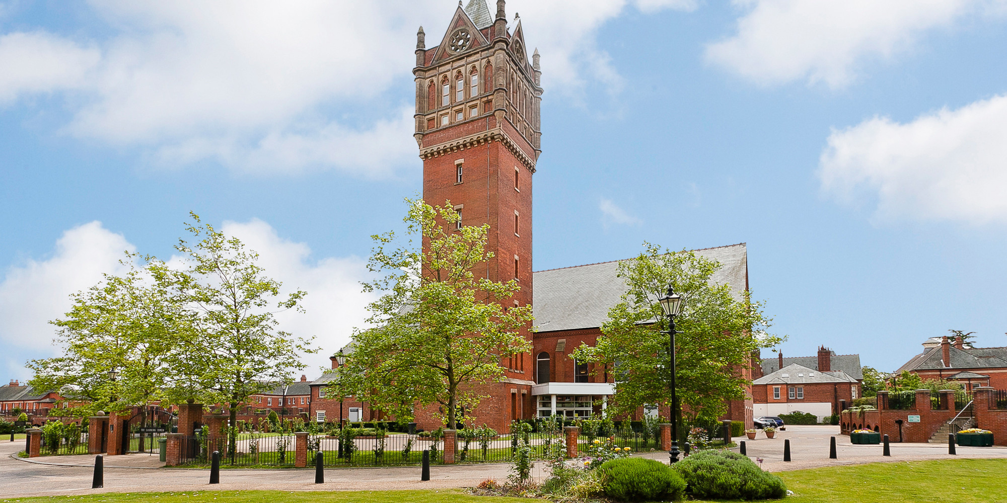 This Massive Water Tower In London On Sale For £1.25 Million (PICTURES