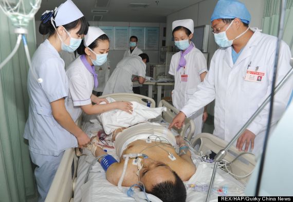 o WORLDS LARGEST TUMOUR 570 Κίνα: Αφαιρέθηκε ο μεγαλύτερος όγκος που αναπτύχθηκε ποτέ σε άνθρωπο Zύγιζε 110 κιλά και χρειάστηκαν 9 γιατροί για την επέμβαση!