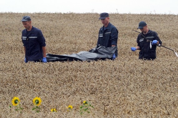 Ukrainian rescue workers carry the body of a victim on a stretcher at the site of the crash on July 19, 2014. (DOMINIQUE FAGET/AFP/Getty Images) Ukrainian rescue workers carry the body of a victim on a stretcher at the site of the crash on July 19, 2014. (DOMINIQUE FAGET/AFP/Getty Images)