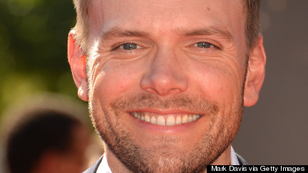 Actor & Comedian Joel McHale LIVE