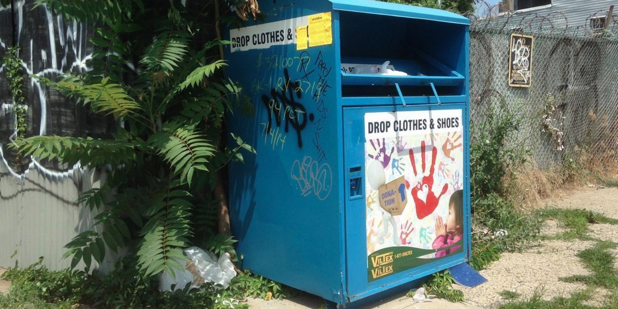 Here&#39;s Why You Don&#39;t Want To Drop Off Your Used Clothes In Those Sidewalk Donation Bins | HuffPost