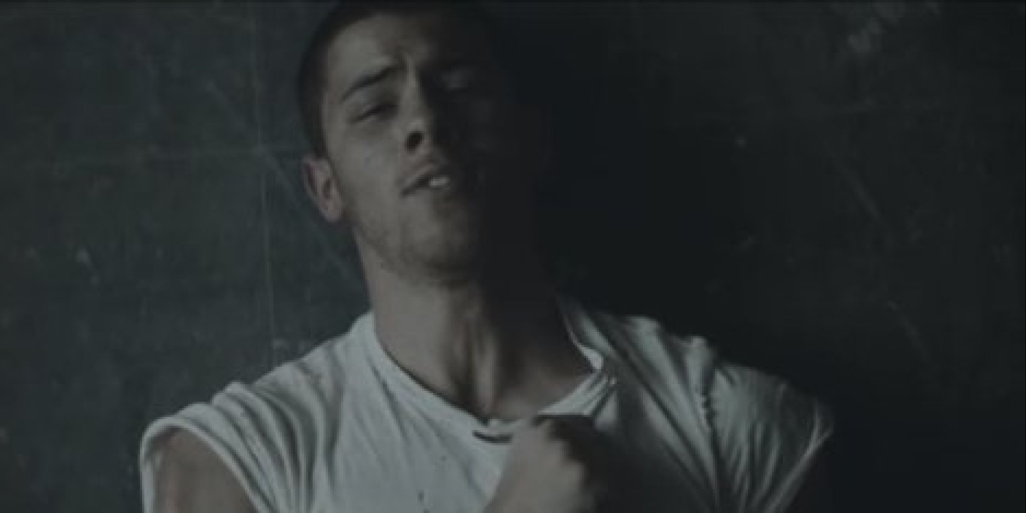 Nick Jonas Chains Music Video, Island Records Single Premiere Teen