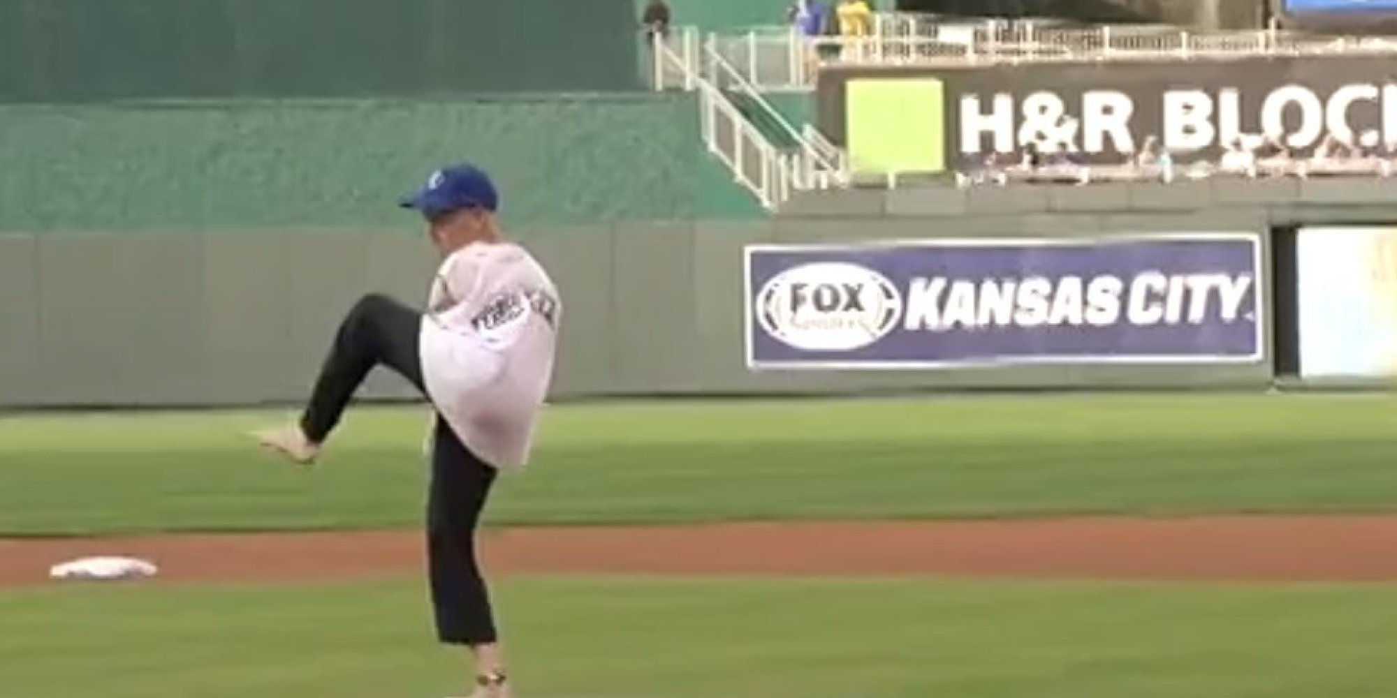 This Man With No Arms Just Threw An Awesome First Pitch HuffPost