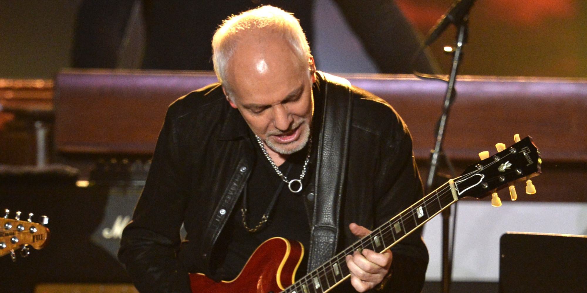 Peter Frampton Throws Fan's Phone During Performance To Teach A Lesson