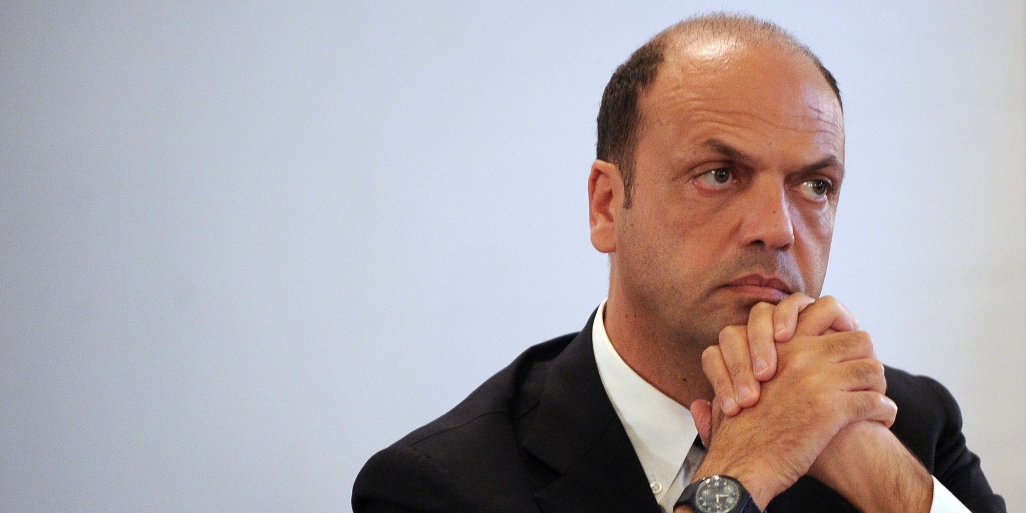 Angelino Alfano: vu cumprà, art. 18, stadi e spiagge. La campagna del