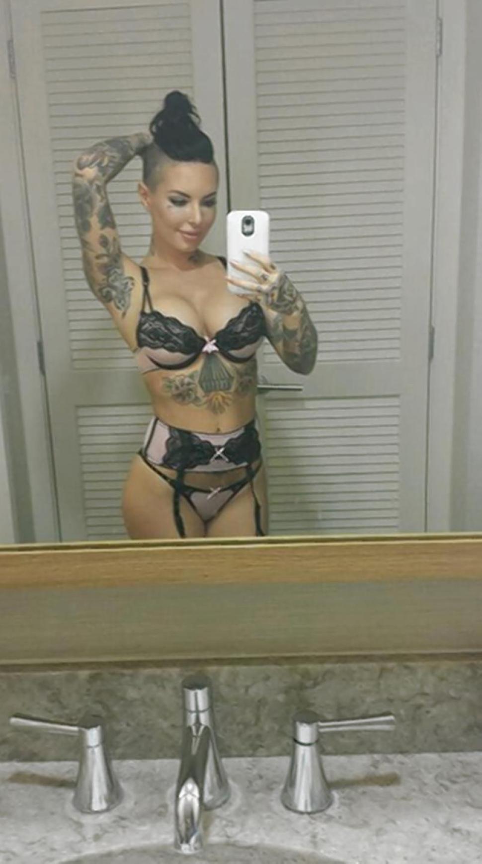 Christy Mack Tweets Picture