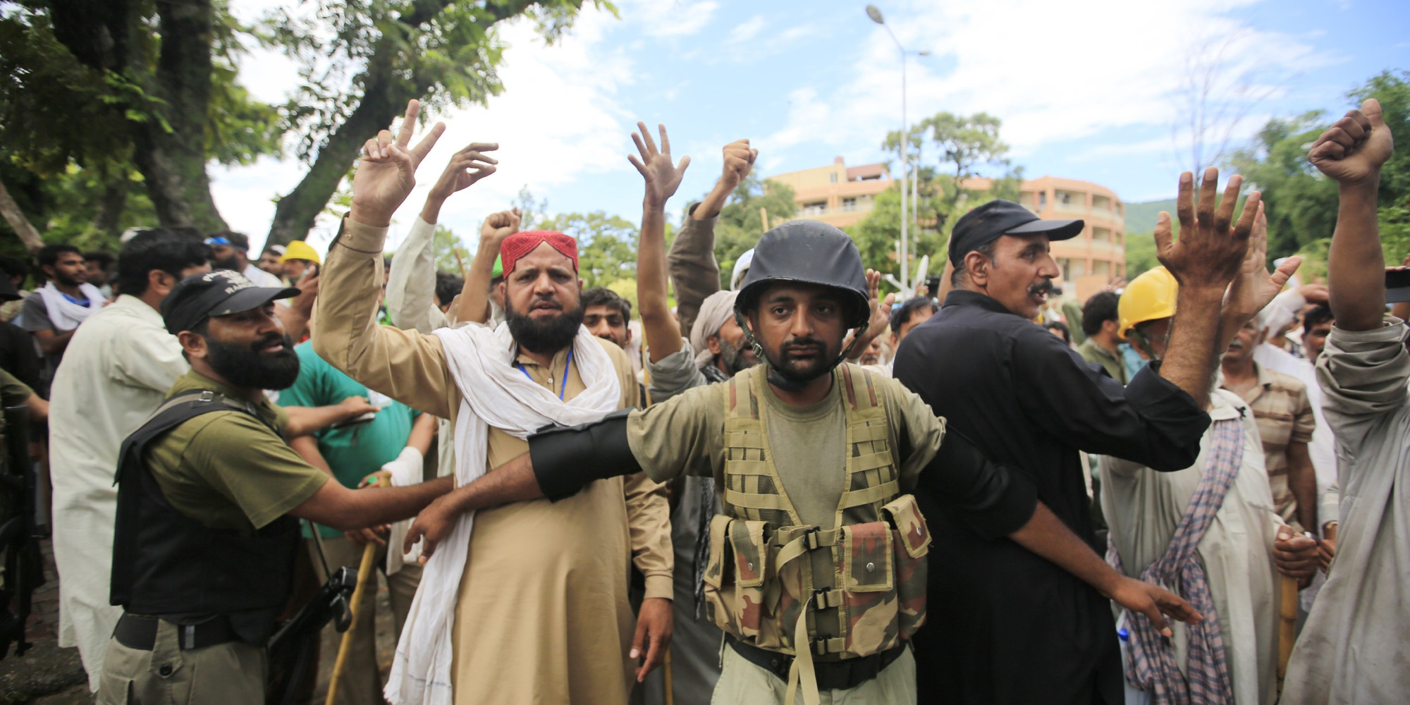 Pakistani Protesters Clash With Police | HuffPost