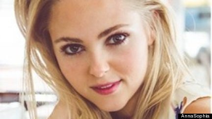 Actress AnnaSophia Robb LIVE