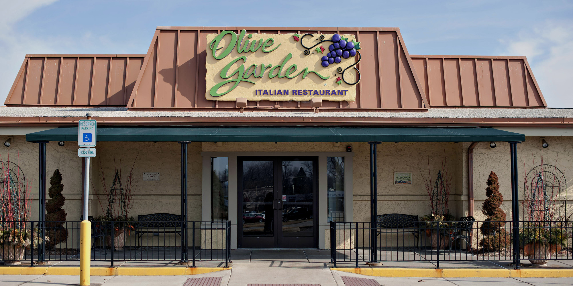 PSA: Olive Garden Says You Can't Share Or Sell Your Pasta Pass | HuffPost