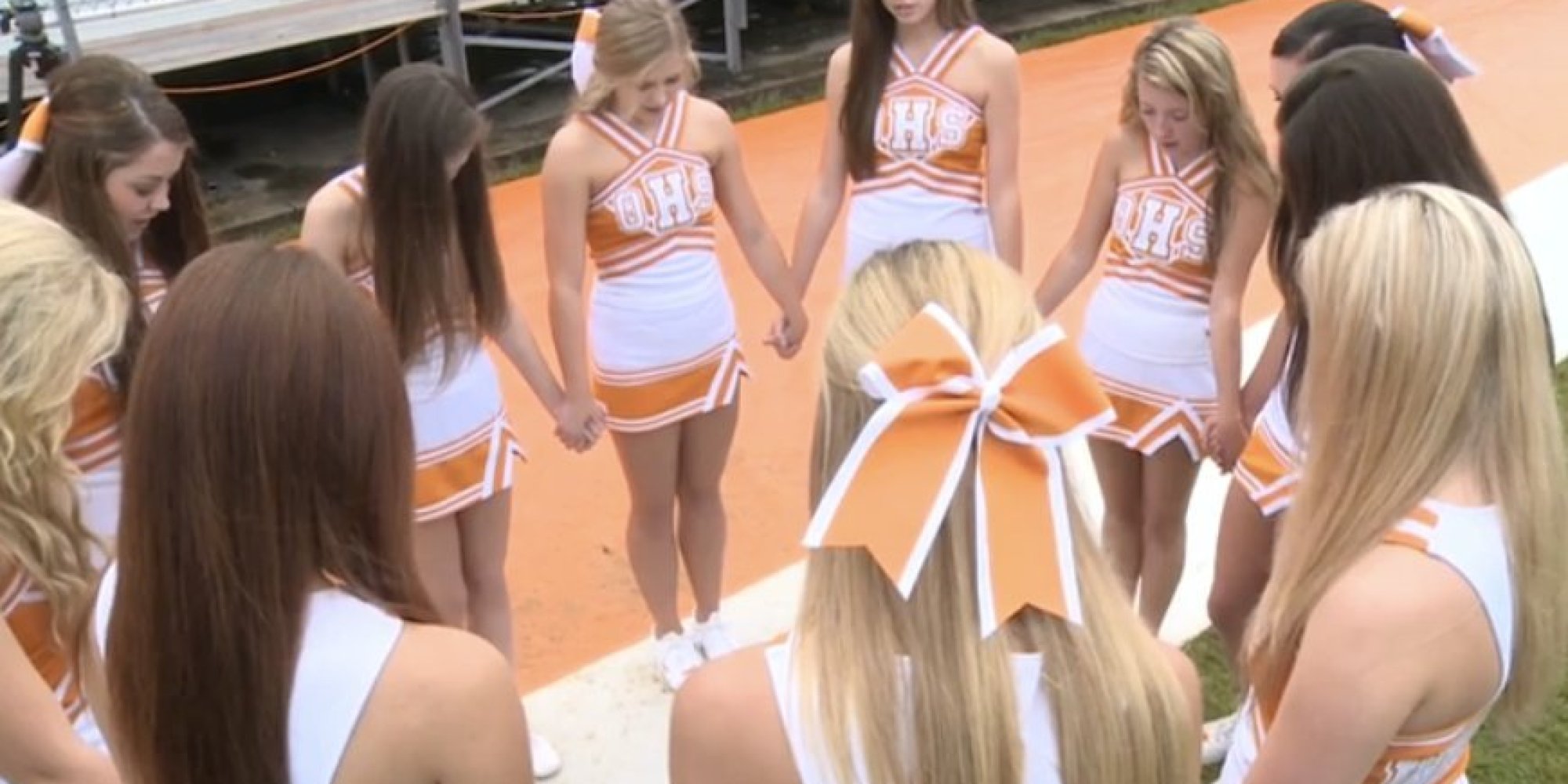 Tennessee Cheerleaders Sidestep Prayer Ban By Breaking Out The Lord S Prayer