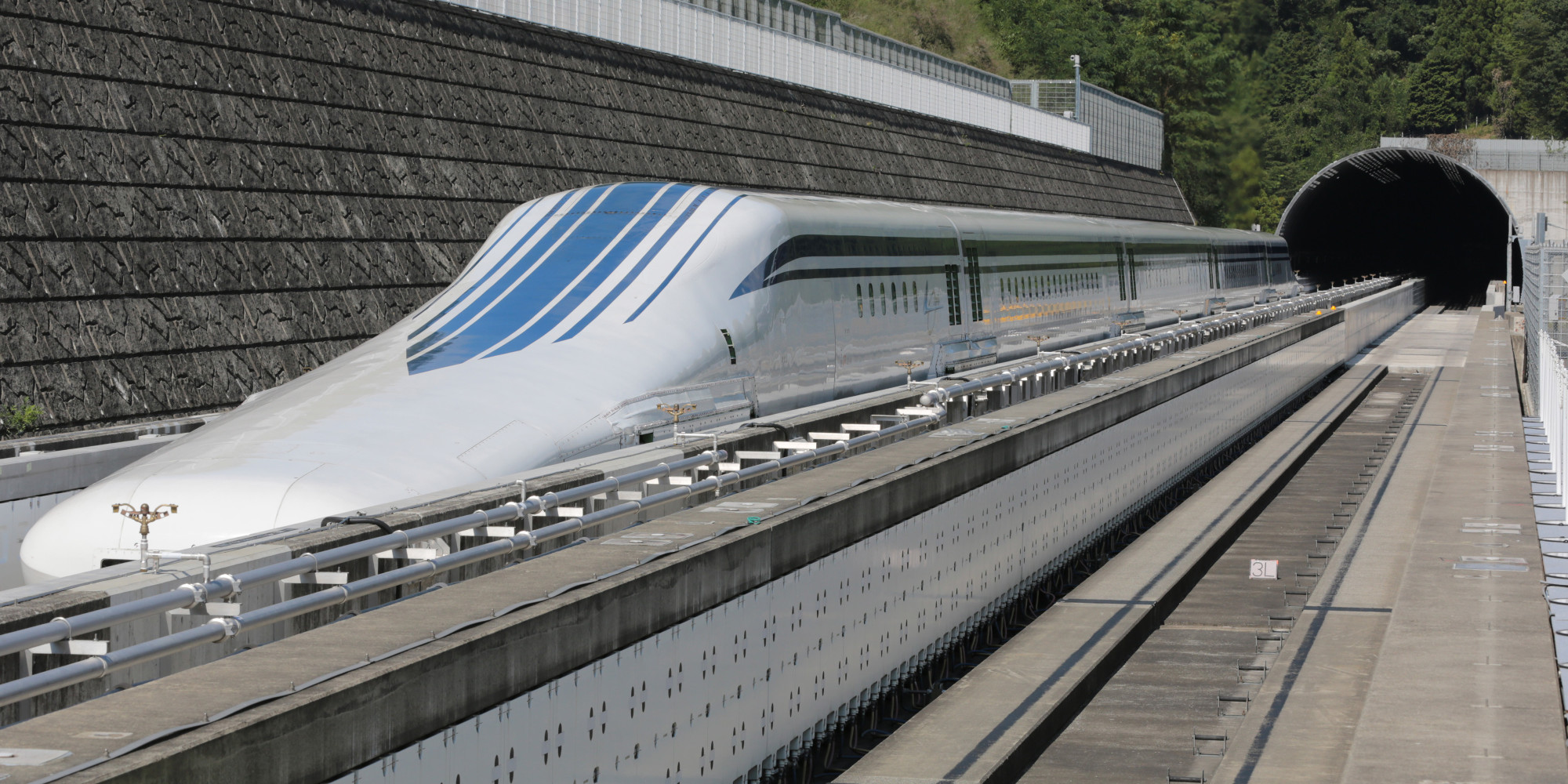 Japan S Insane Kph Levitating Train Gets Tested HuffPost UK