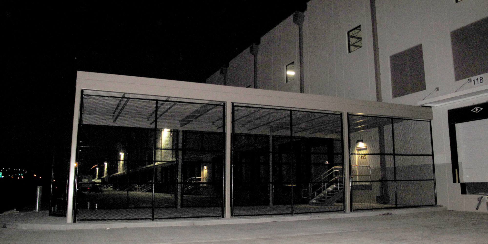 These Amazon Warehouse Workers Smoke In Cages HuffPost