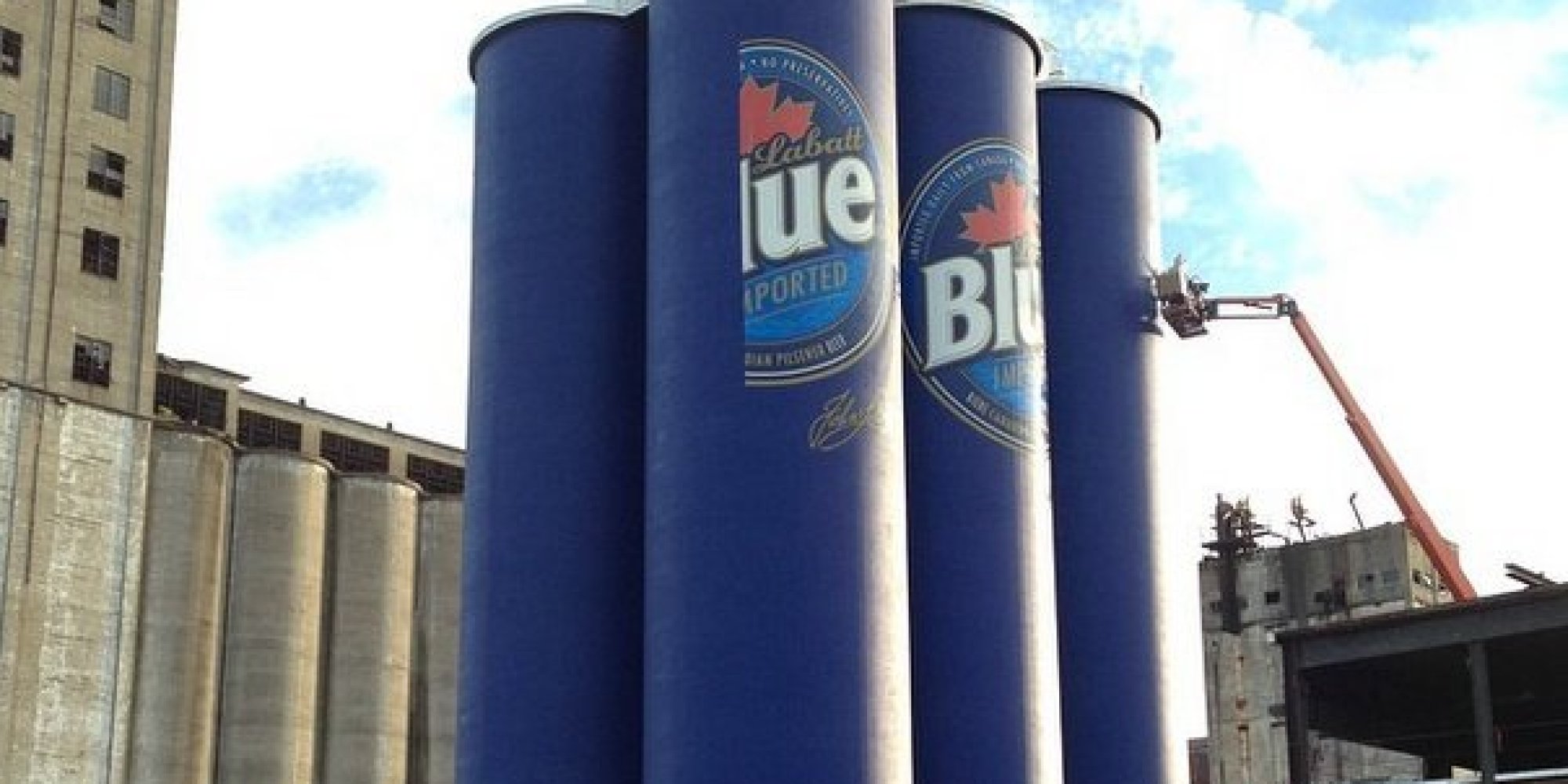 Labatt SixPack Takes Over Buffalo's Skyline (TWEETS)