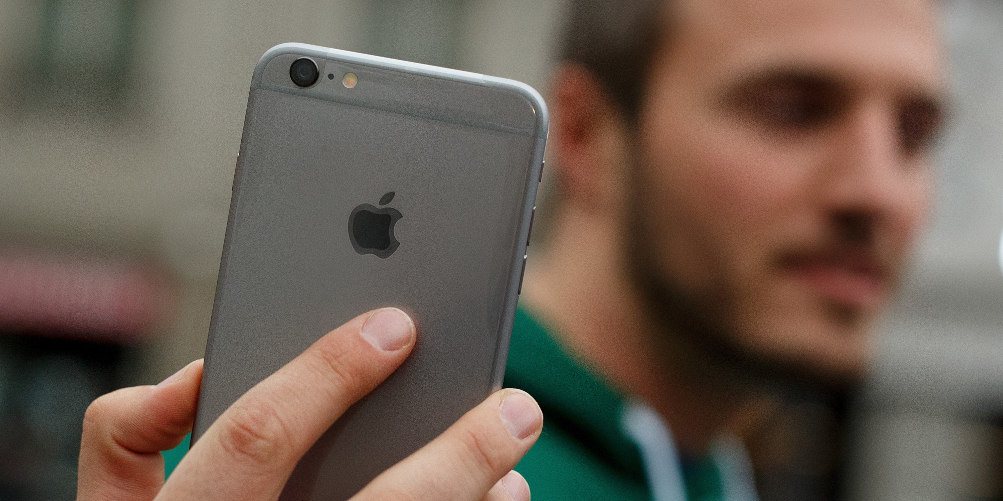 'Bendgate' Didn't Stop The Big iPhone 6 From Selling Like Crazy HuffPost