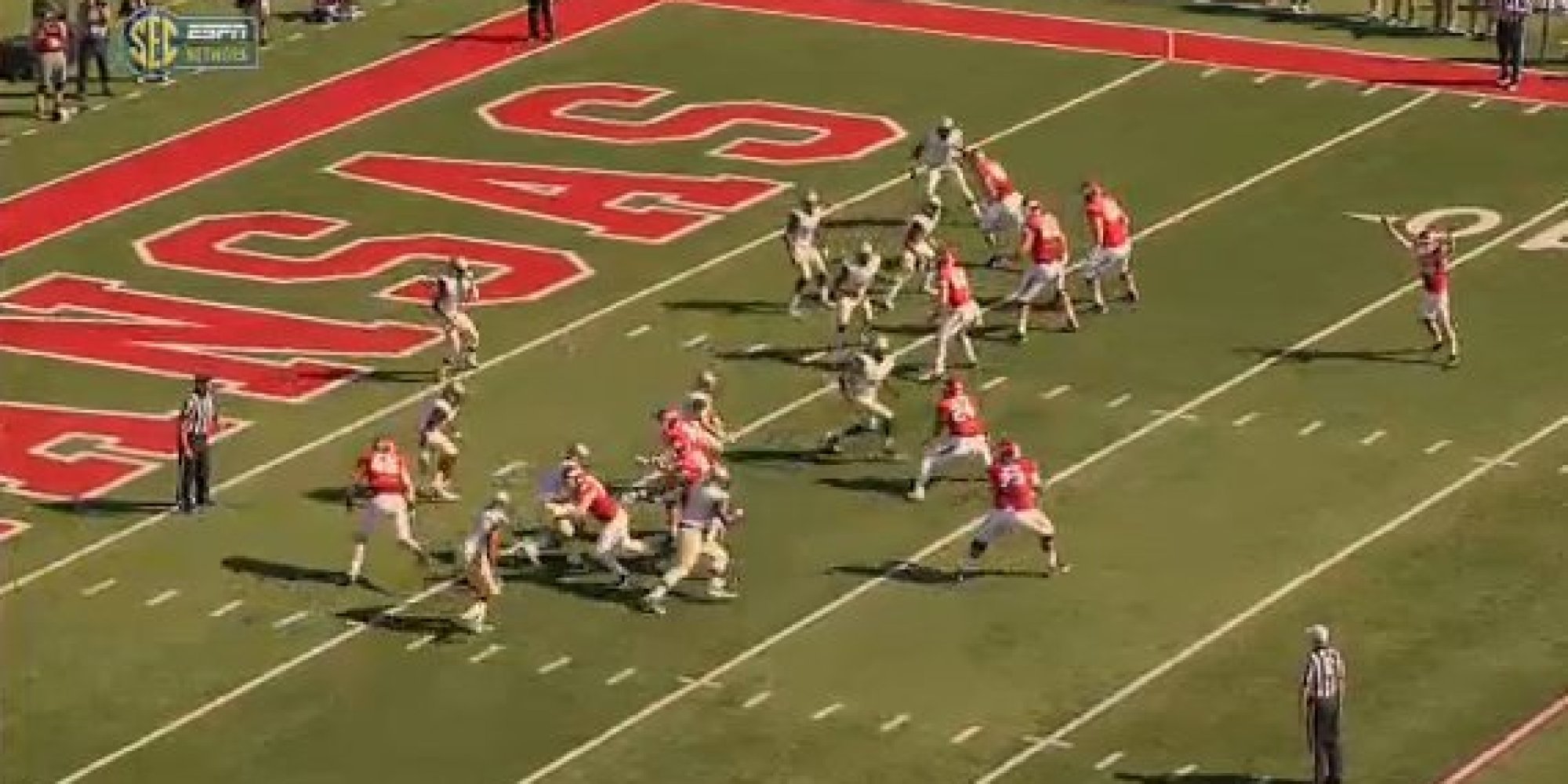 Arkansas Offensive Lineman Throws Touchdown Pass To Long Snapper HuffPost