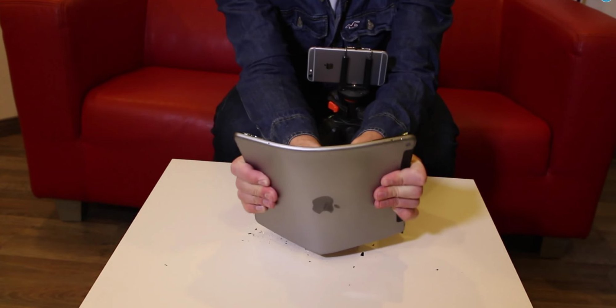 VIDÉO. L'iPad Air 2 à son tour accusé de se plier facilement