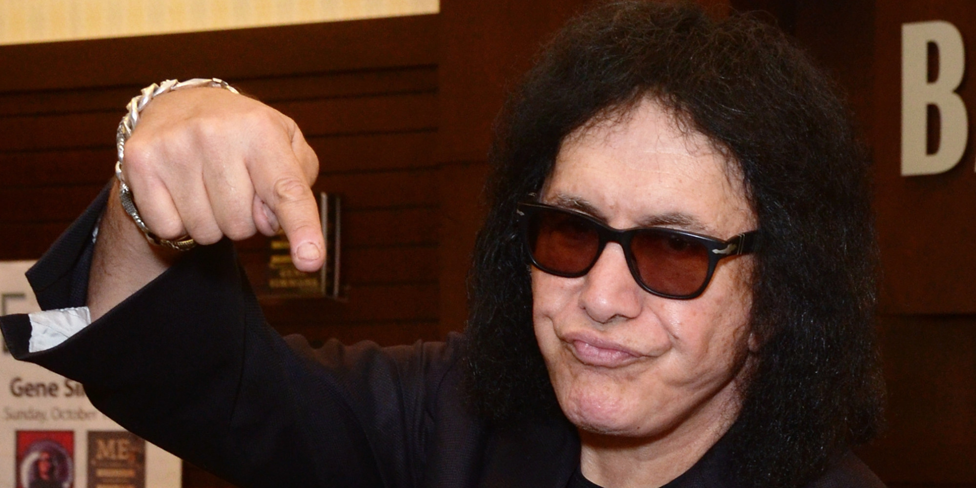 Gene Simmons Tells Women To Stop Depending On Men Huffpost Uk