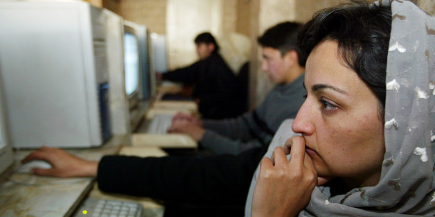 Rolling Up Their Sleeves Online Arab Women Master Their Own Fate