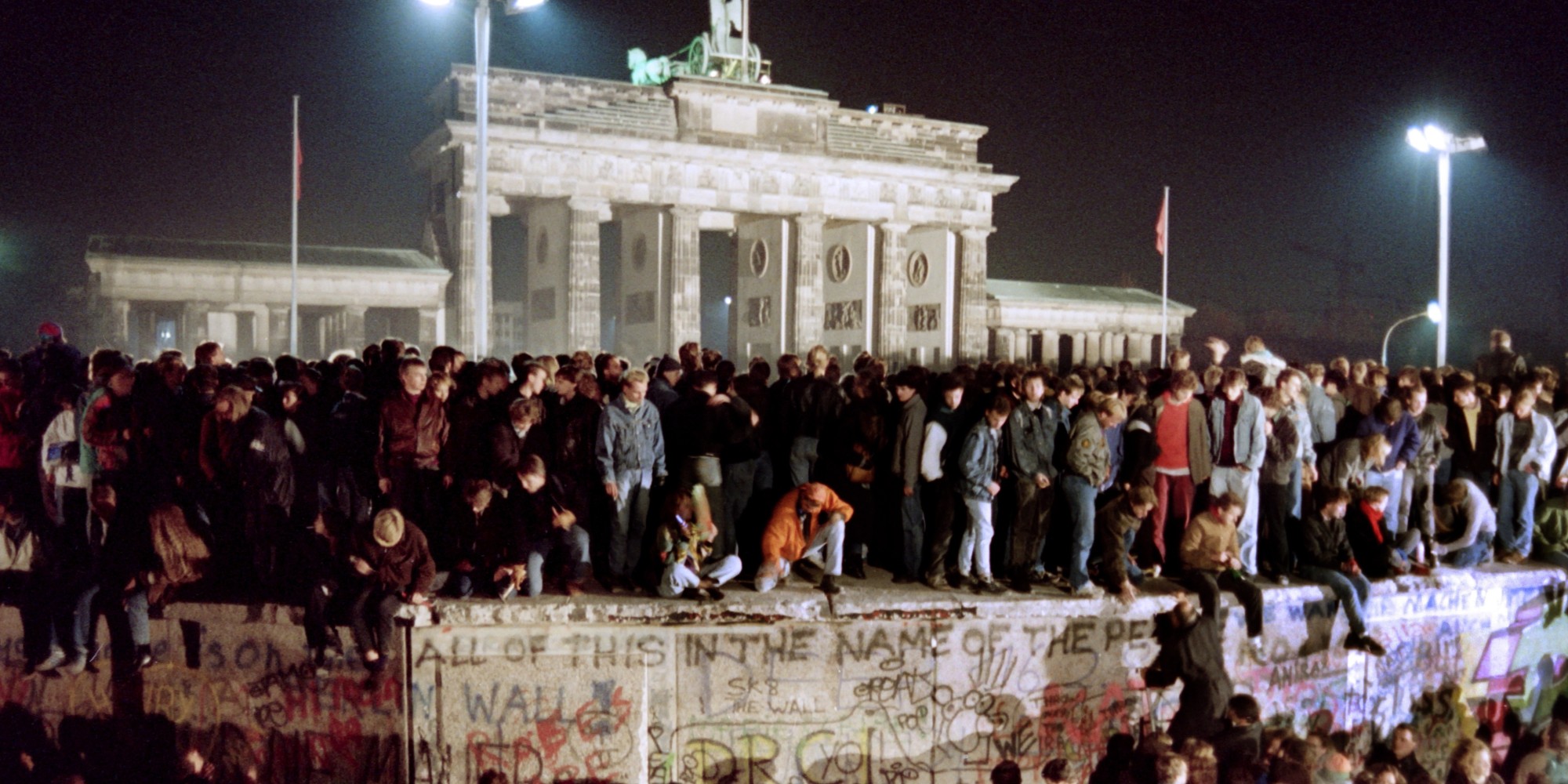 it-s-been-25-years-since-the-fall-of-the-berlin-wall-these-16-photos