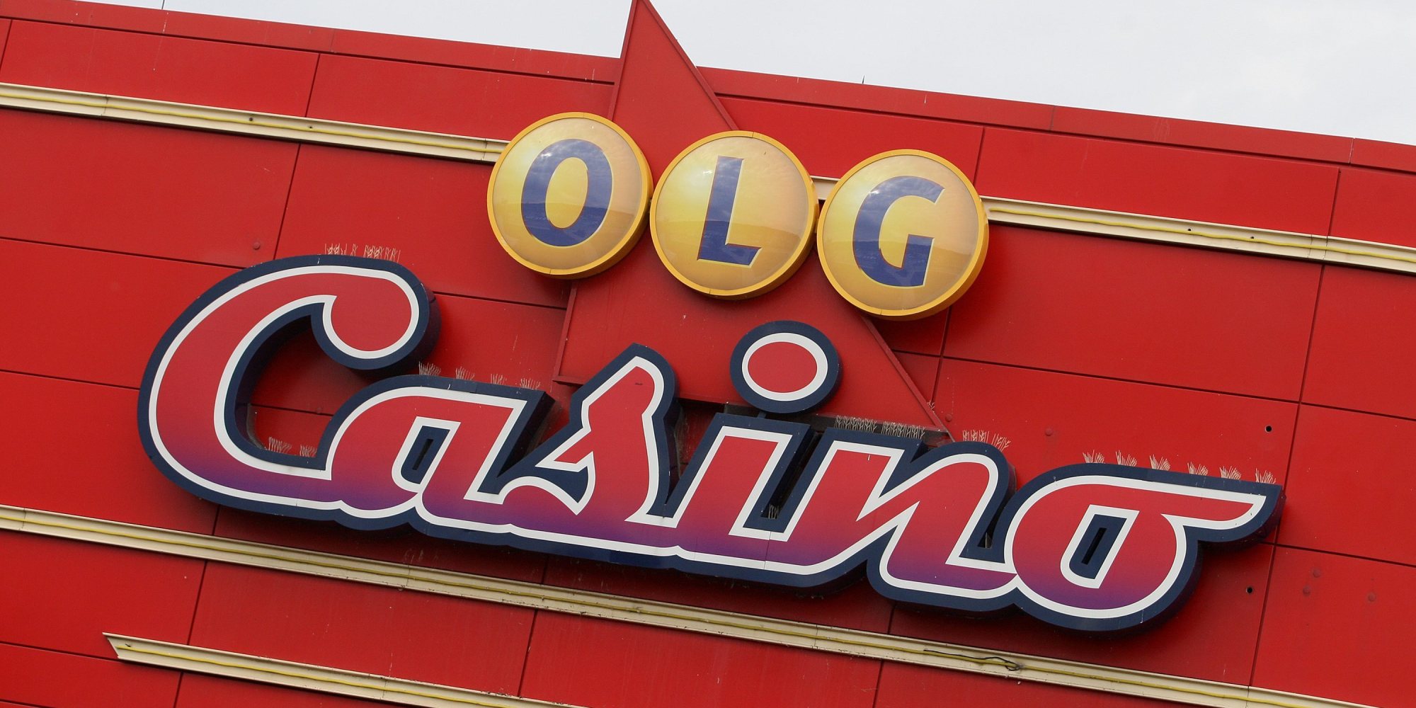 legal gambling age in ontario