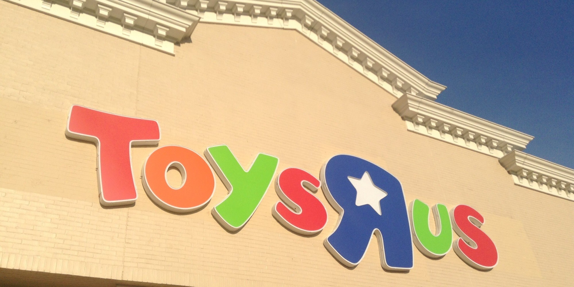 Toys 'R' Us In Quebec Refuses To Sell EnglishOnly Daniel Tiger Doll