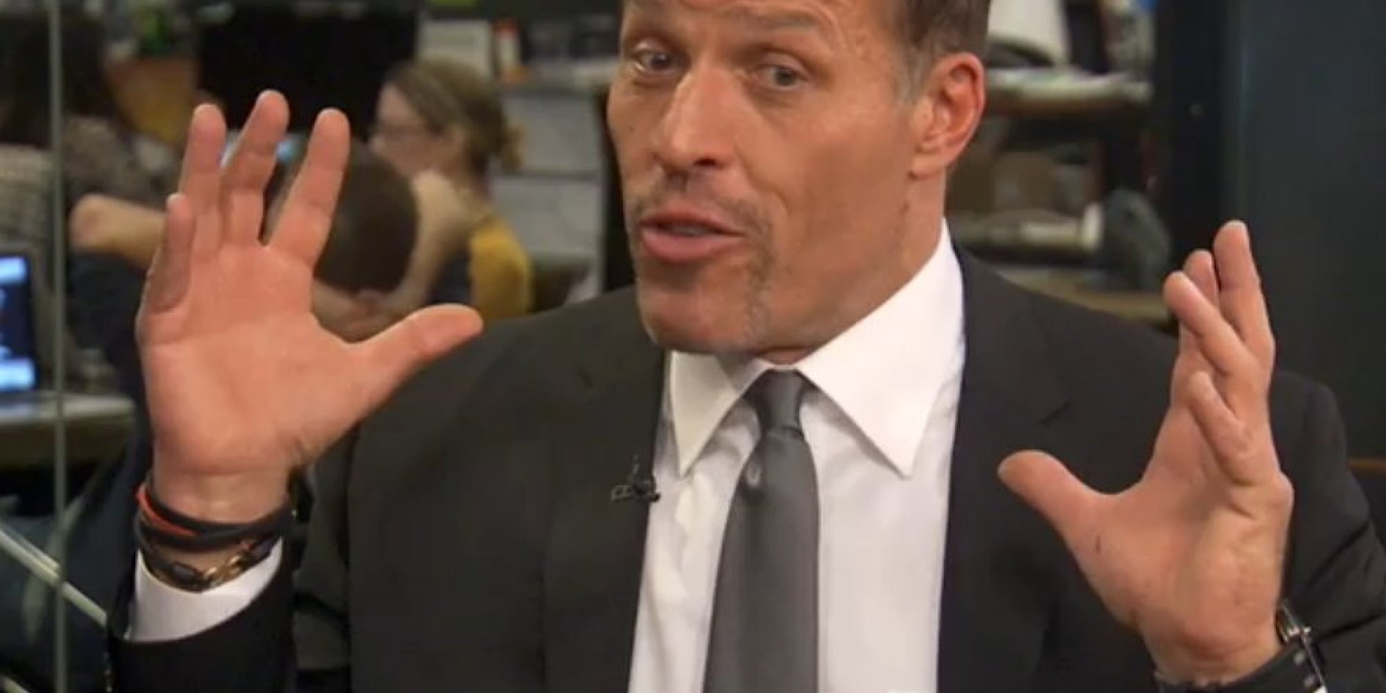 Life Strategist Tony Robbins Describes Correlation Between Financial