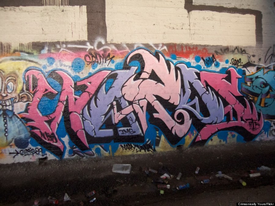 lady pink street art