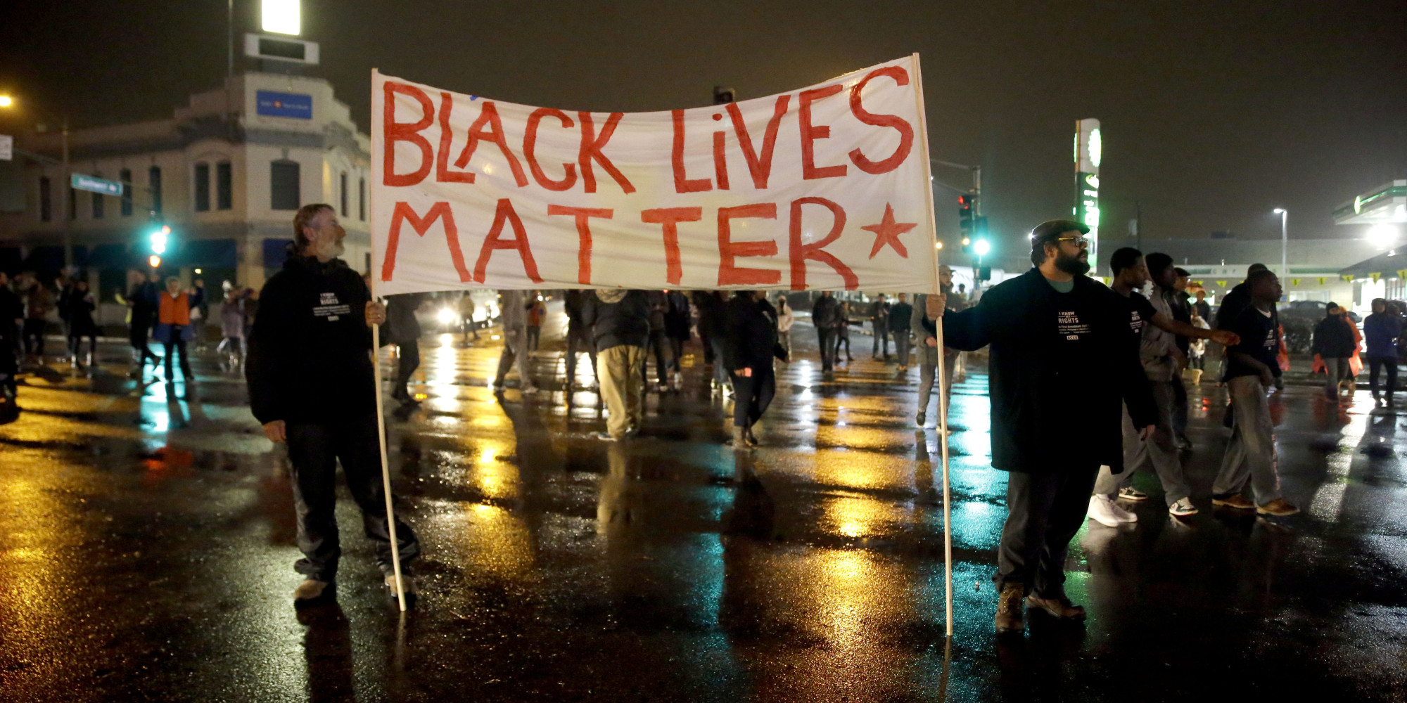 http://i.huffpost.com/gen/2316466/images/o-FERGUSON-facebook.jpg